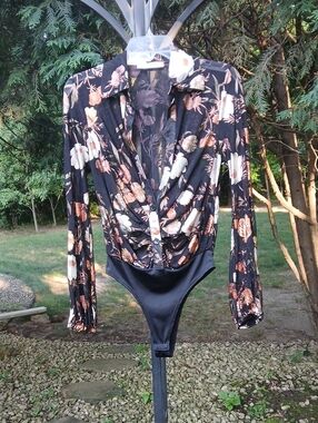Monaco Black Mesh Long Sleeve Floral Bodysuit. Sz M